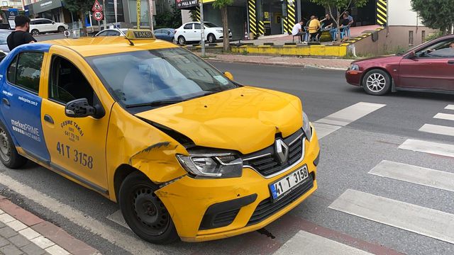 caddede yolcu indirmek istedi 3 arac birbirin 3 14251954 o