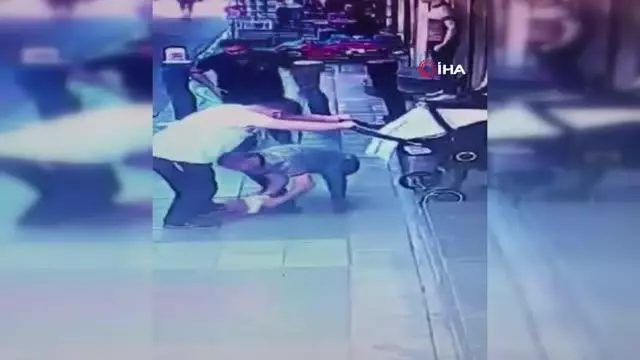 son dakika dalgin baba bebegi arabasindan dusurdu o anlar kamerada haberler