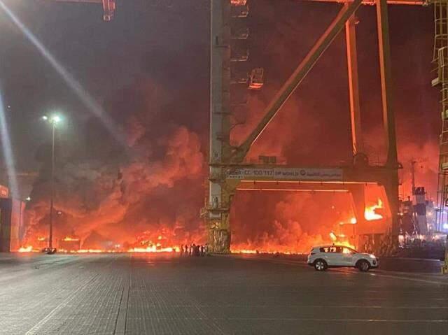 Dubai'de büyük bir patlama meydana geldi Dubai'de büyük bir patlama meydana geldi