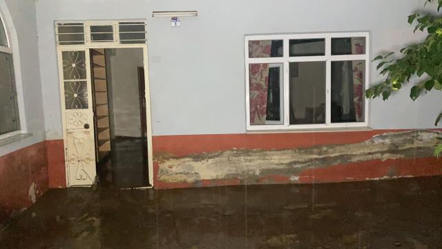 Düzce'yi sel vurdu! Taşan derelerin yakınındaki evler boşaltılıyor