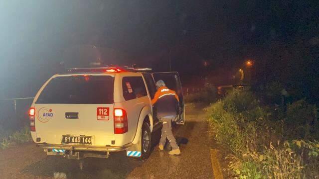 Düzce'yi sel vurdu! Taşan derelerin yakınındaki evler boşaltılıyor Düzce'yi sel vurdu! Taşan derelerin yakınındaki evler boşaltılıyor