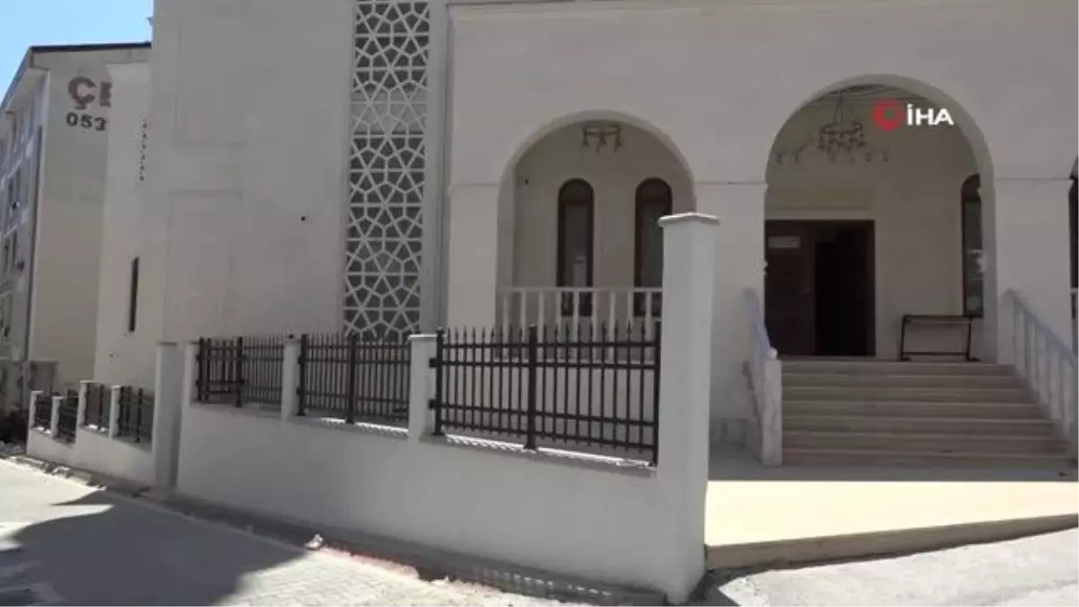 Esenyurt'ta Bulut Camii ibadete açıldı