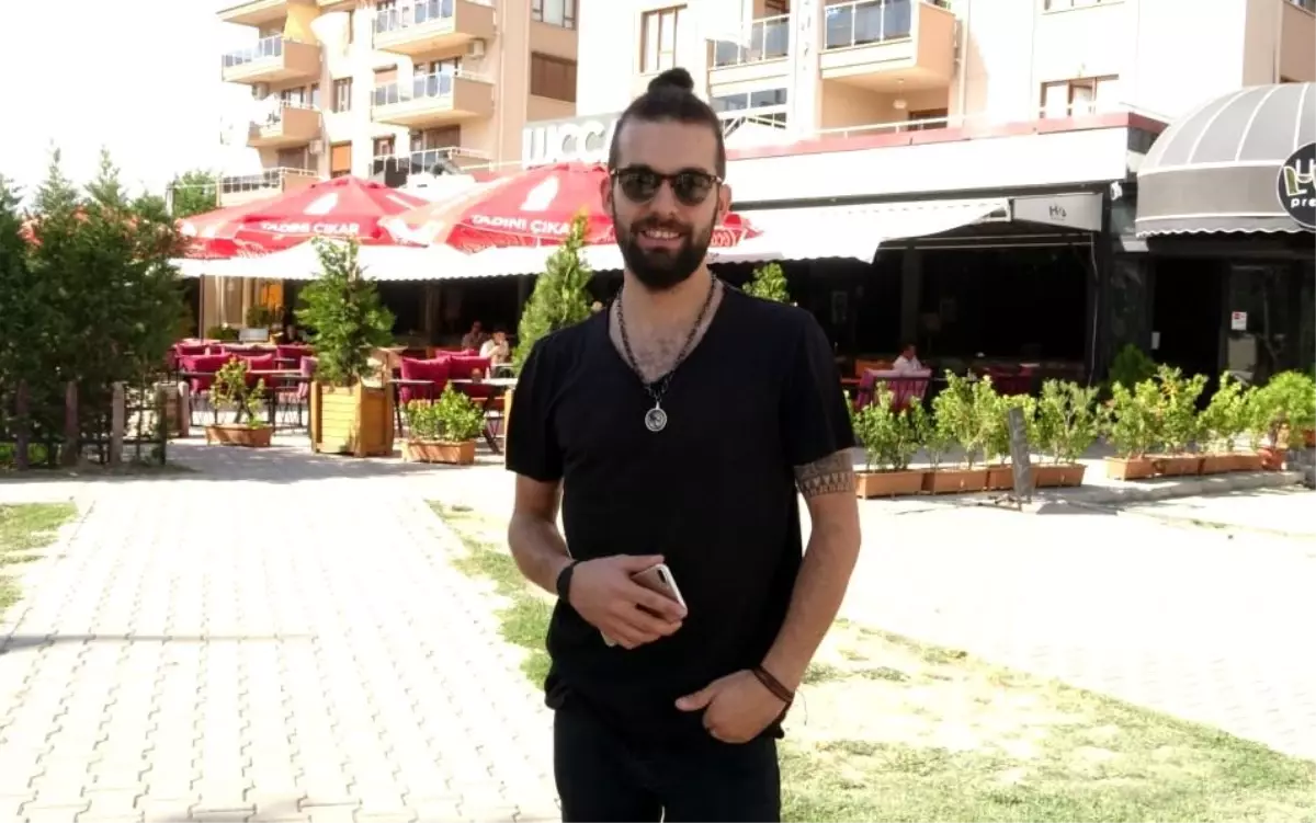 Ispartalı genç, hobi olarak seslendirdiği şarkı için Ukrayna'da klip çekti