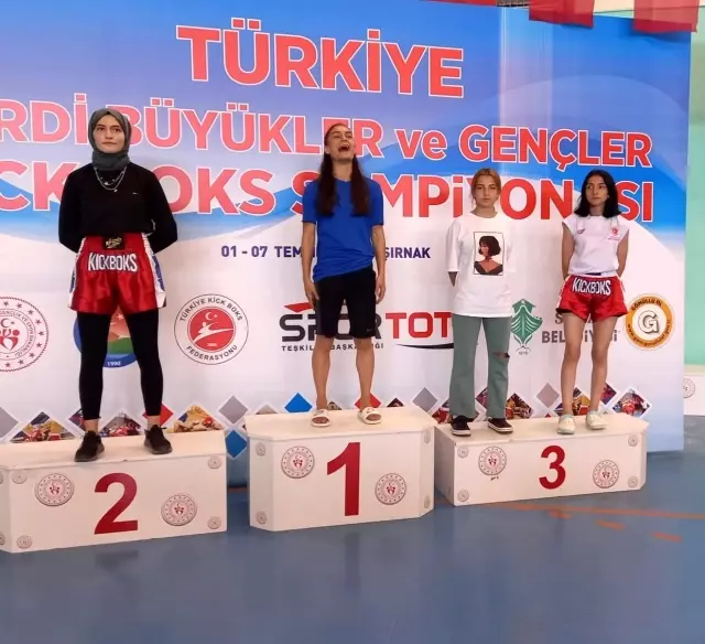 Kick Boks Türkiye Şampiyonasında Denizlili sporcular milli formayı giymeye hak kazandı