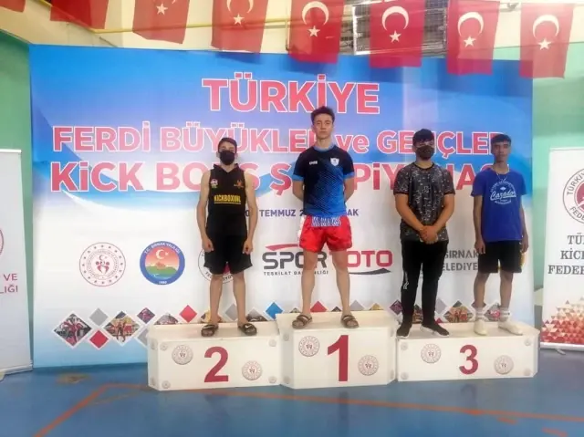 Kick Boks Türkiye Şampiyonasında Denizlili sporcular milli formayı giymeye hak kazandı