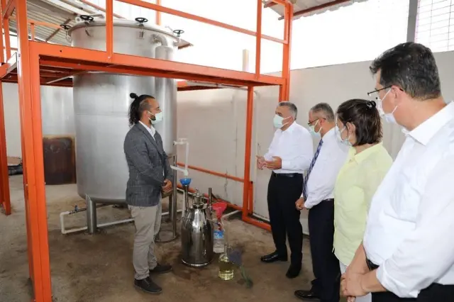 Kırklareli Valisi Bilgin, lavanta distilasyon merkezini ziyaret etti