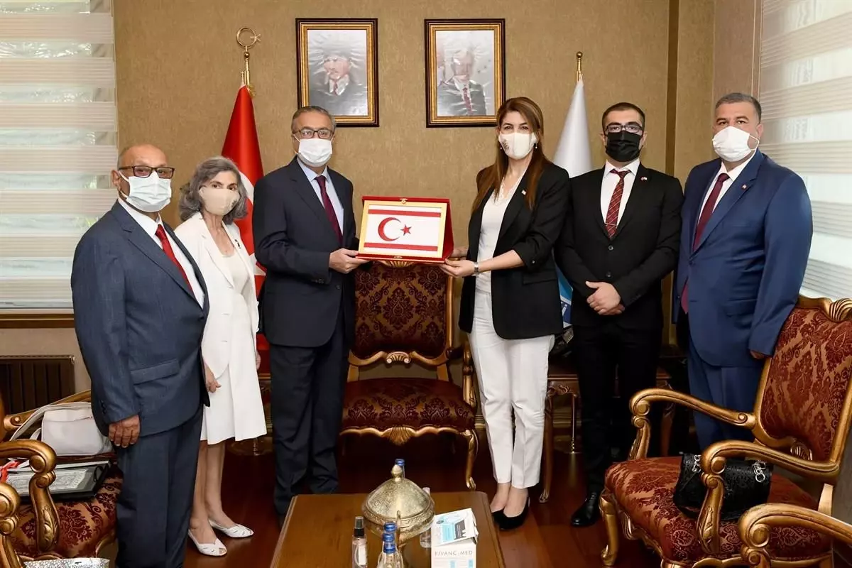 KKTC Mersin Başkonsolosu Zalihe Mendeli, Mersin Valisi Su'ya ziyarette bulundu