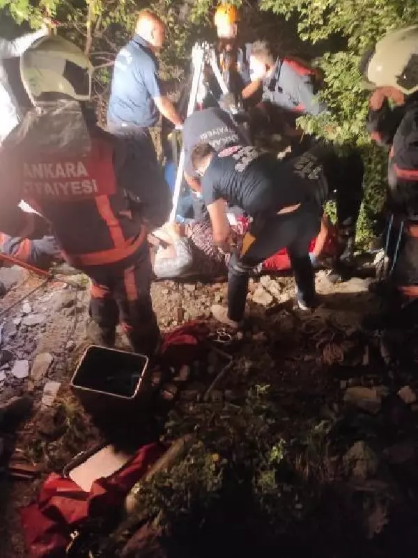 ANKARA-KUYUYA DÜŞEN 65 YAŞINDAKİ KADINI İTFAİYE EKİPLERİ KURTARDI
