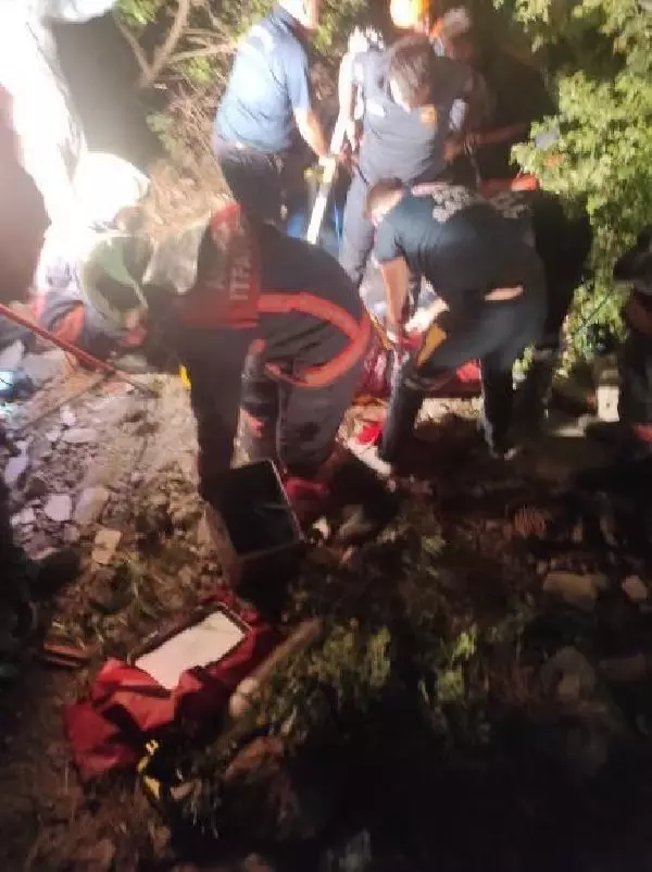 ANKARA-KUYUYA DÜŞEN 65 YAŞINDAKİ KADINI İTFAİYE EKİPLERİ KURTARDI