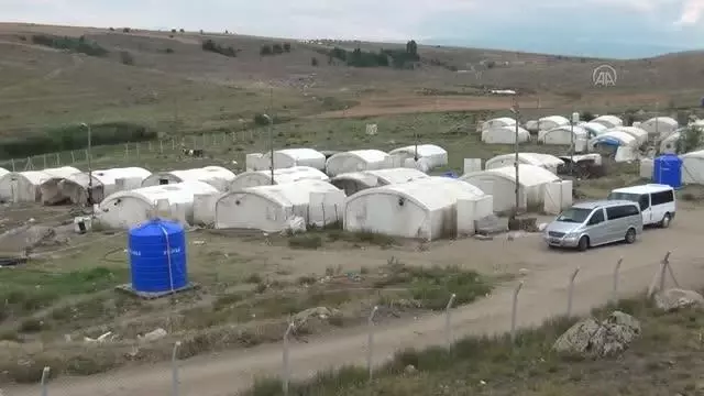 Mevsimlik tarım işçilerinin çocuklarının eğitimi için çadırkentte sınıflar oluşturuldu