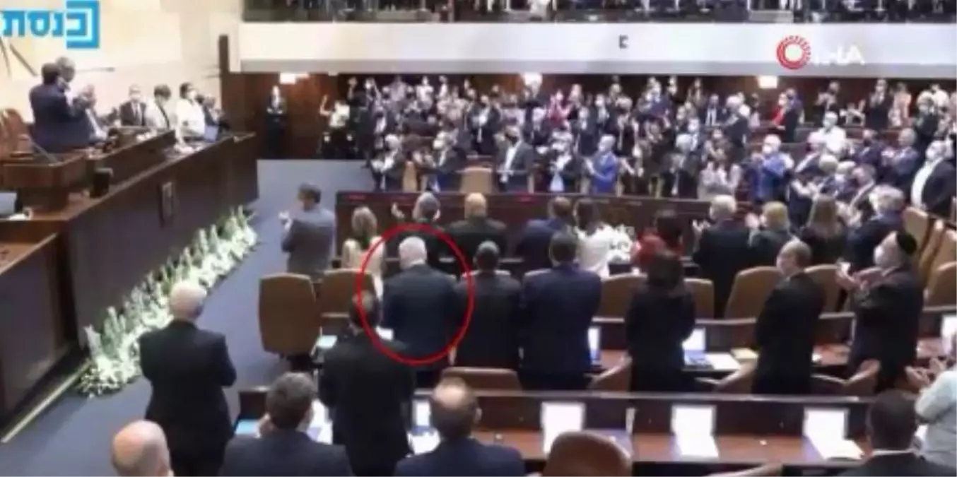 Netanyahu, görevini devreden eski İsrail Cumhurbaşkanı Rivlin'i alkışlamadı