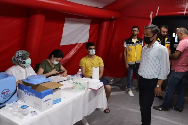 Sağlıkçılar doğu ve güneydoğuda Kovid-19 aşısında ön yargıları yıkmak için mesailerini artırdı