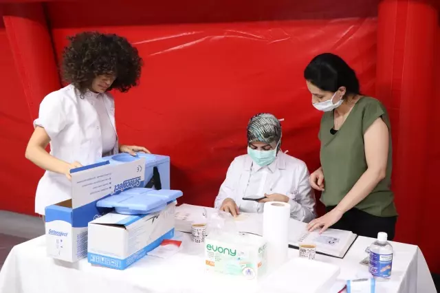 Sağlıkçılar doğu ve güneydoğuda Kovid-19 aşısında ön yargıları yıkmak için mesailerini artırdı