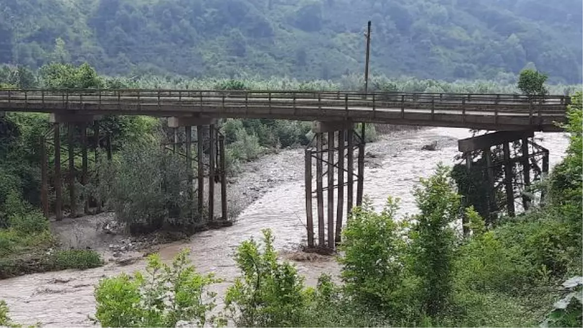 Sakarya'da dere taştı; 1 kişi kayıp (3)