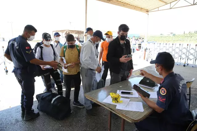 Suriyelilerin Kurban Bayramı öncesi Cilvegözü Sınır Kapısı'ndan ülkelerine geçişleri sürüyor