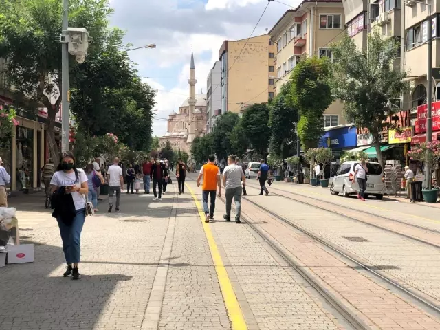 Taraftardan imza vermeyen futbolculara sitem Taraftardan imza vermeyen futbolculara sitem