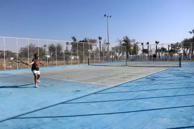 Ücretsiz tenis kortları haftada 500 kişiyi ağırlıyor