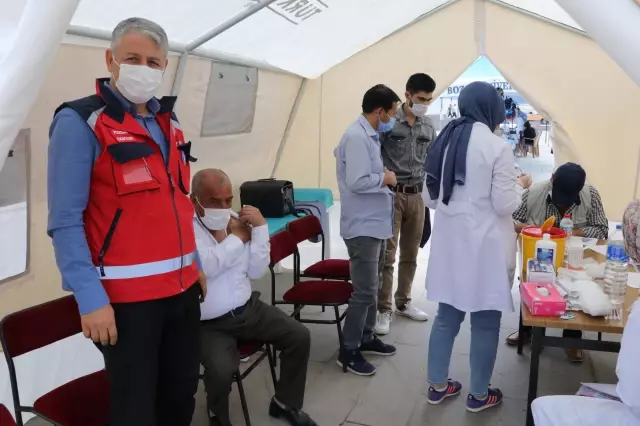178 bin kişiye ilk doz, yaklaşık 100 bin kişiye de 2. doz Kovid-19 aşısı uygulandı 178 bin kişiye ilk doz, yaklaşık 100 bin kişiye de 2. doz Kovid-19 aşısı uygulandı