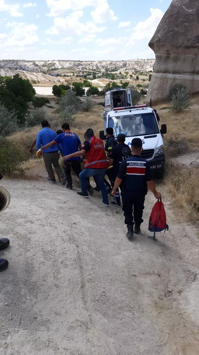Kayalıklara sıkışan turisti AFAD ekipleri kurtardı