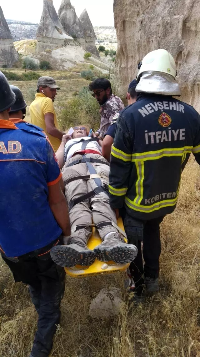 Kayalıklara sıkışan turisti AFAD ekipleri kurtardı