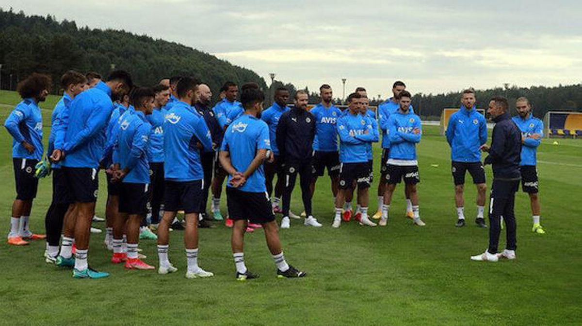 Bir anda antrenmanı durduran Vitor Pereira, öğrencilerine nasihat verdi