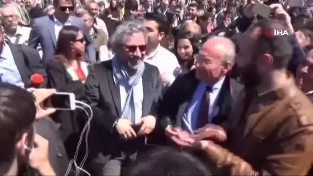 Can Dündar'a adliye önünde silahlı saldırı davasında yeniden karar