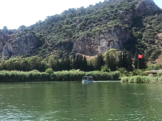 Dalyan'da çamur banyoları ve İztuzu plajı turistlerin vazgeçilmezi oldu