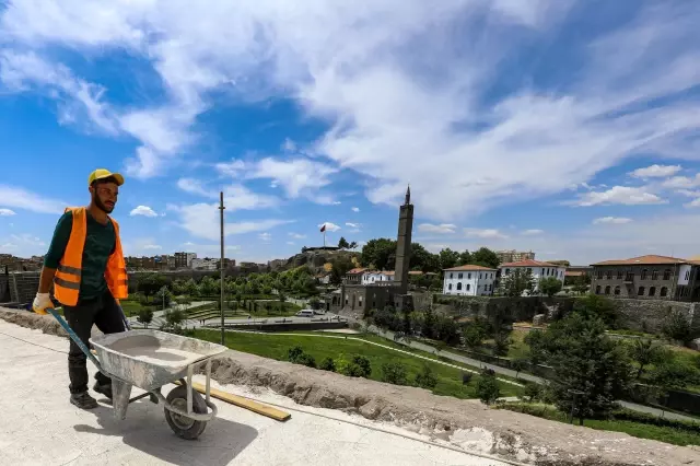 Diyarbakır'da kentin çehresini değiştirecek projeler hayata geçiriliyor