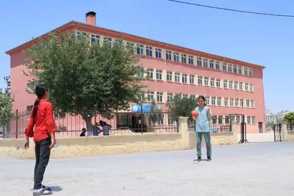 Haliliye Kaymakamlığı: Merve Akpınar ve ailesinin okuluna alınmadığı iddiası gerçeği yansıtmıyor