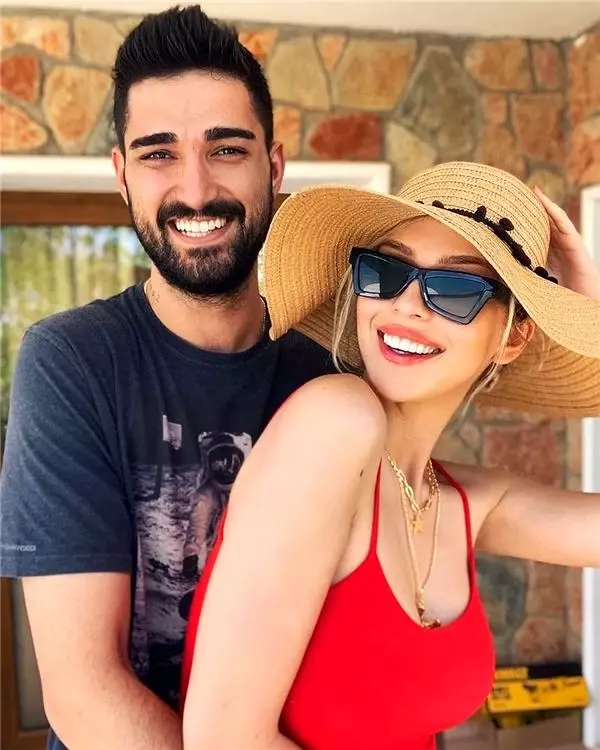 İbrahim Tatlıses'in gelini Yasemin Şefkatli, aşı yaptırmak yerine tatile gidince koronavirüse yakalandı