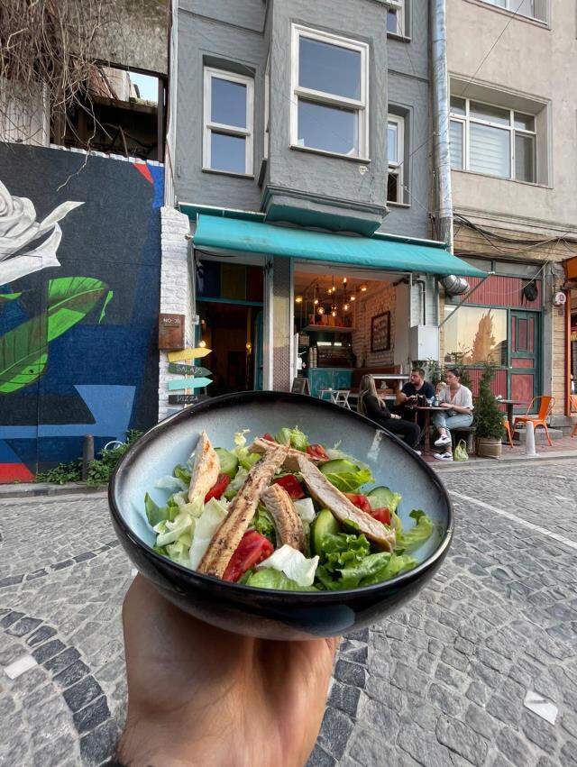 Kahve ile Kafe arasında Genç Girişimcilerin Mekânı: Balat