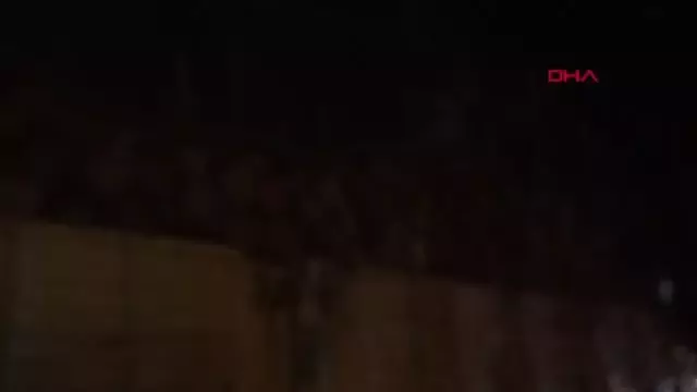 KAMYONDAN DÜŞEN TOMRUKLAR KAZAYA NEDEN OLDU
