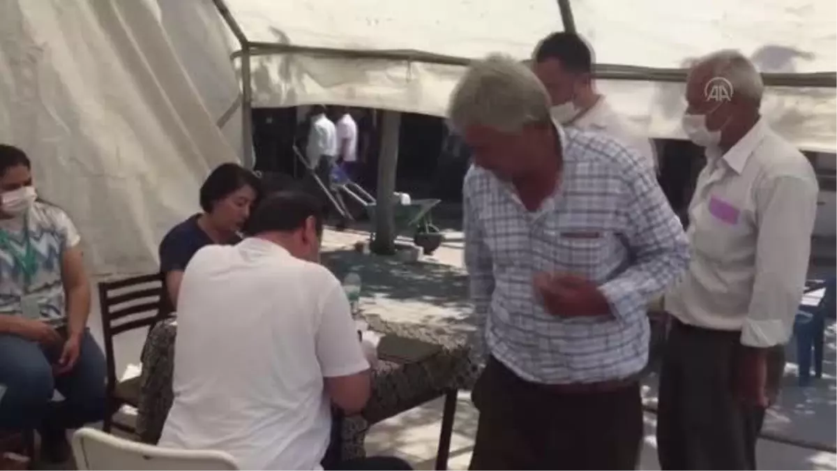 KIRIKKALE - Keskin'de çadırda Kovid-19 aşısı yapılıyor