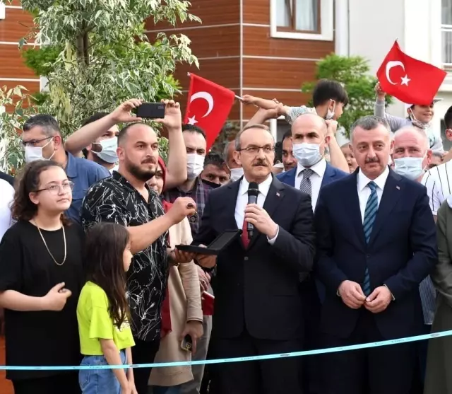 Konut sahipleri anahtarlarını aldı