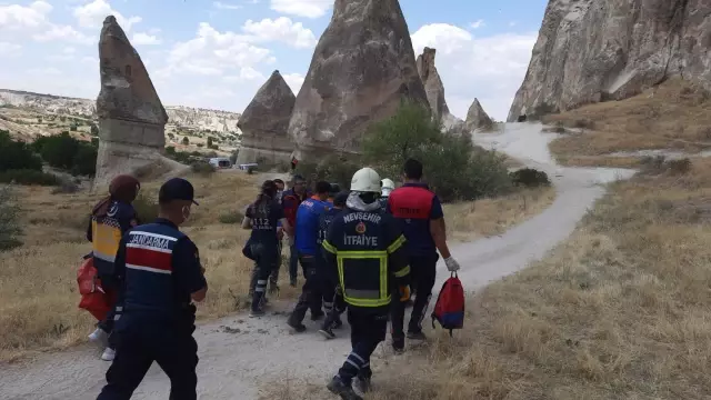 Kayalıklara sıkışan turisti AFAD ekipleri kurtardı