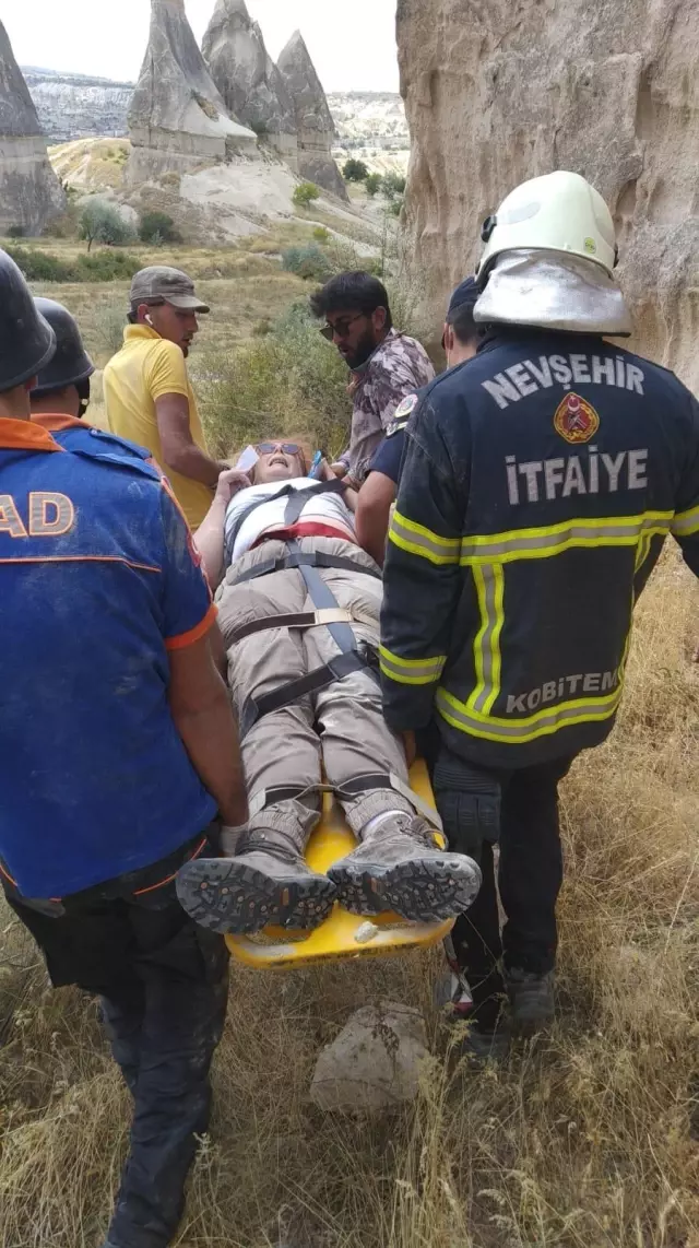 Kayalıklara sıkışan turisti AFAD ekipleri kurtardı