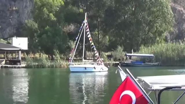 Öğretmen çift, denizcilikle ilgili farkındalık oluşturmak için yelkenle tura çıktı