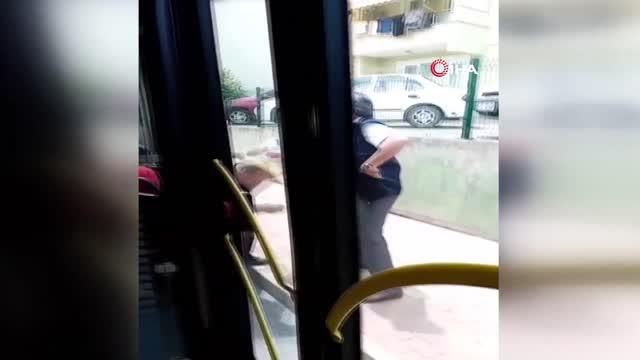 otobus soforu tartistigi yolcuyu boyle dovdu 2 14254419 o