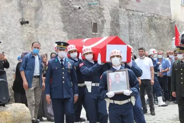 ŞEHİT ASTSUBAY, GÖZYAŞLARIYLA SON YOLCULUĞUNA UĞURLANDI