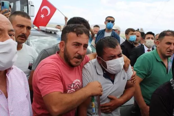 ŞEHİT ASTSUBAY, GÖZYAŞLARIYLA SON YOLCULUĞUNA UĞURLANDI