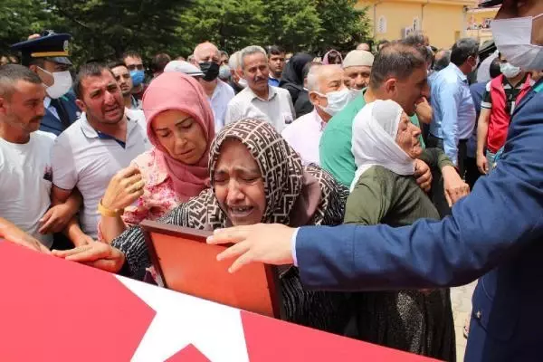 ŞEHİT ASTSUBAY, GÖZYAŞLARIYLA SON YOLCULUĞUNA UĞURLANDI