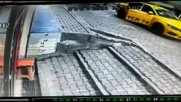 Son dakika haberleri... Sokakta oynarken taksinin altında kalan 3 yaşındaki çocuk hayatını kaybetti