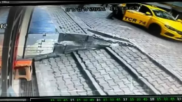 Son dakika haberleri... Sokakta oynarken taksinin altında kalan 3 yaşındaki çocuk hayatını kaybetti