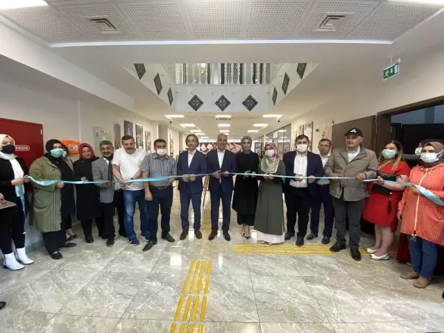 Sultangazili kadınlar yıl sonu etkinliklerinde yeteneklerini sergiledi