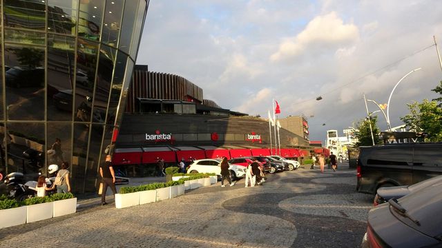 yuzlerce musteri icerideyken avm de korkutan 3 14254821 o