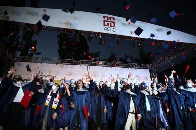 Adını taşıyan üniversitede konuşan Abdullah Gül'den gönderme dolu konuşma: Aklınızı kiraya vermeyin Adını taşıyan üniversitede konuşan Abdullah Gül'den gönderme dolu konuşma: Aklınızı kiraya vermeyin