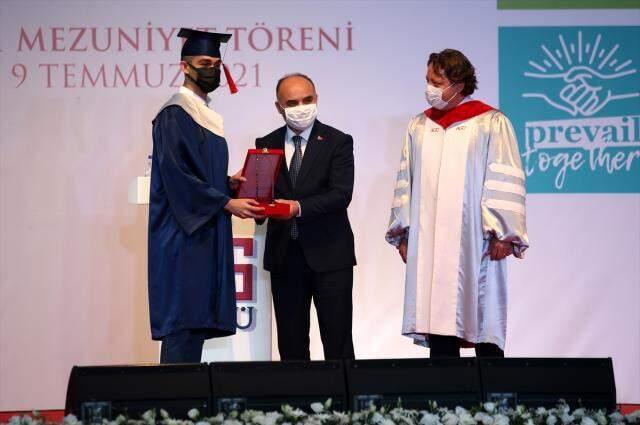 Adını taşıyan üniversitede konuşan Abdullah Gül'den gönderme dolu konuşma: Aklınızı kiraya vermeyin Adını taşıyan üniversitede konuşan Abdullah Gül'den gönderme dolu konuşma: Aklınızı kiraya vermeyin