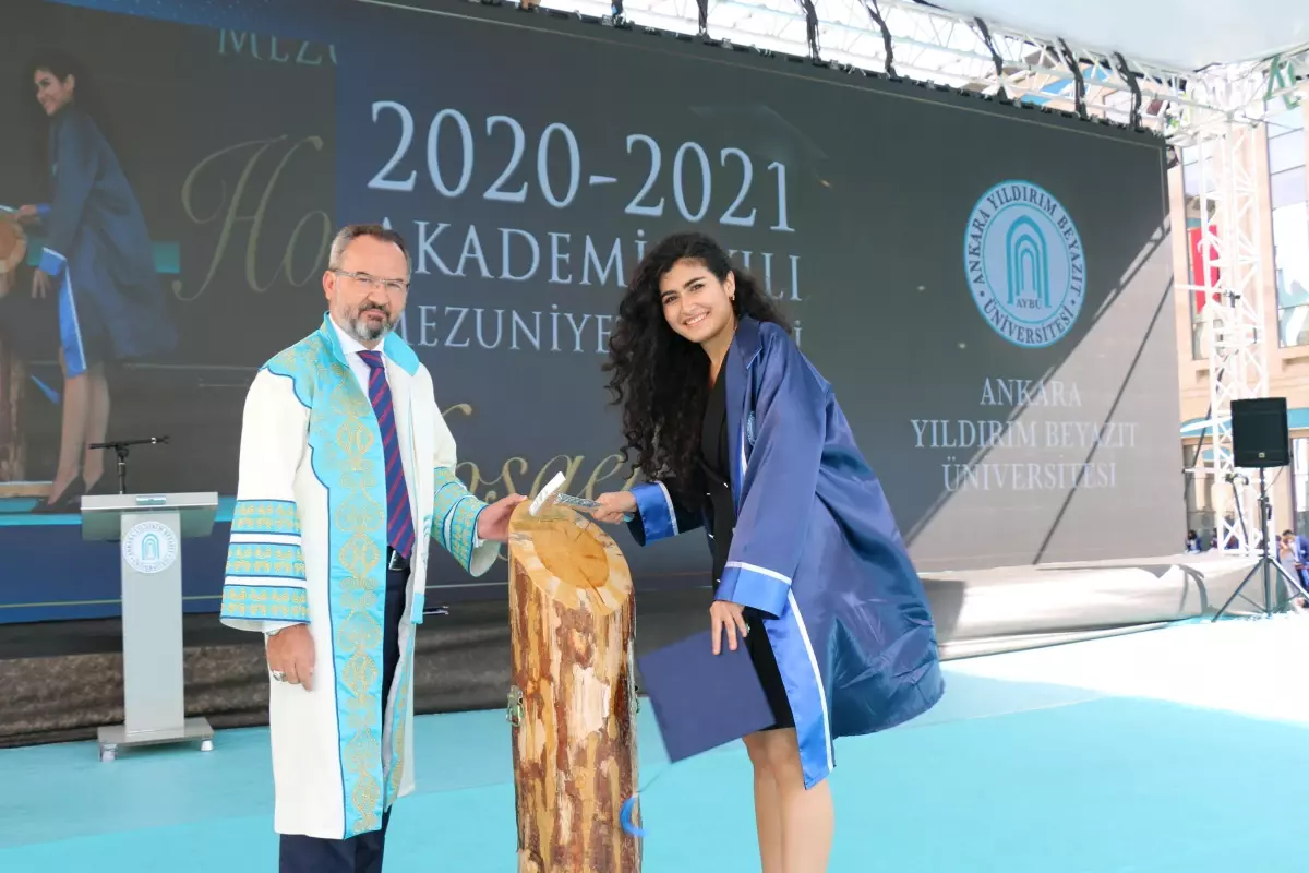 AYBÜ Siyasal Bilimler Fakültesinde mezuniyet sevinci