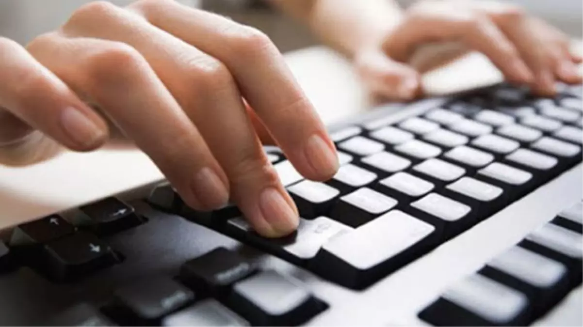 Başörtülülere nefret kusan doktora öğrencisi Twitter'da TT oldu! Tepki yağıyor