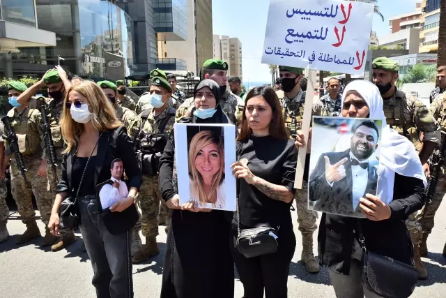Beyrut Limanı'ndaki patlamada ölenlerin yakınları adalet talebiyle gösteriler düzenledi